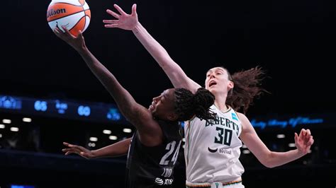 Connecticut visits Seattle after Loyd’s 32-point performance